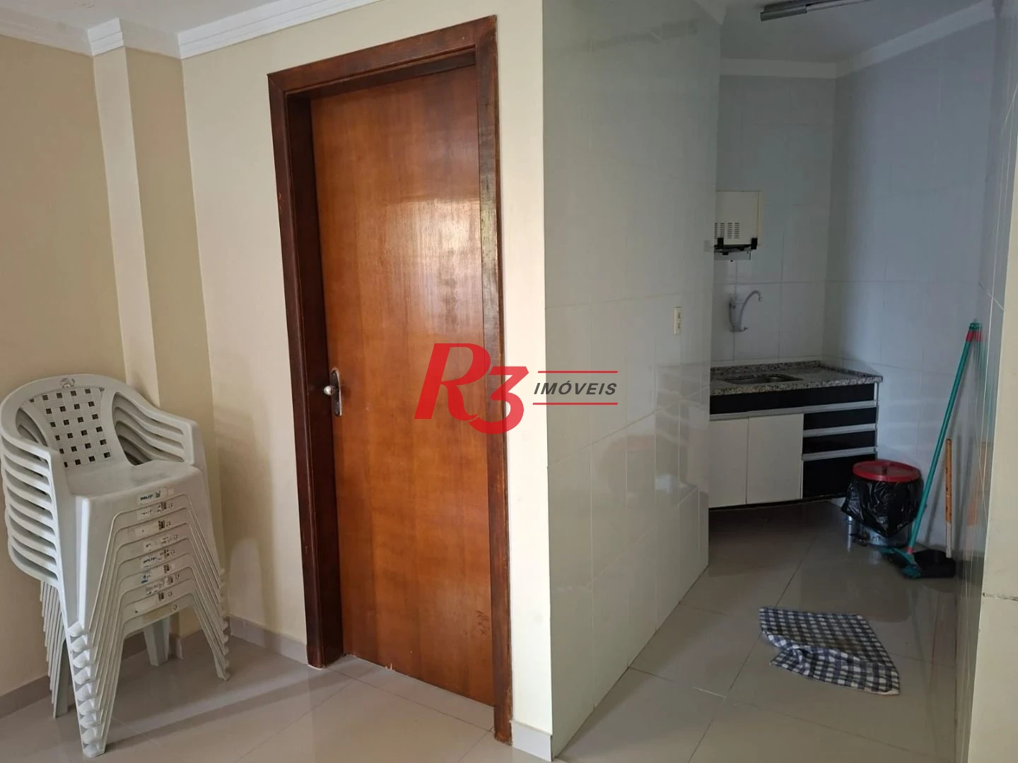 Apartamento com 2 dormitórios à venda, 68 m² por R$ 300.000,00 - Saboó - Santos/SP
