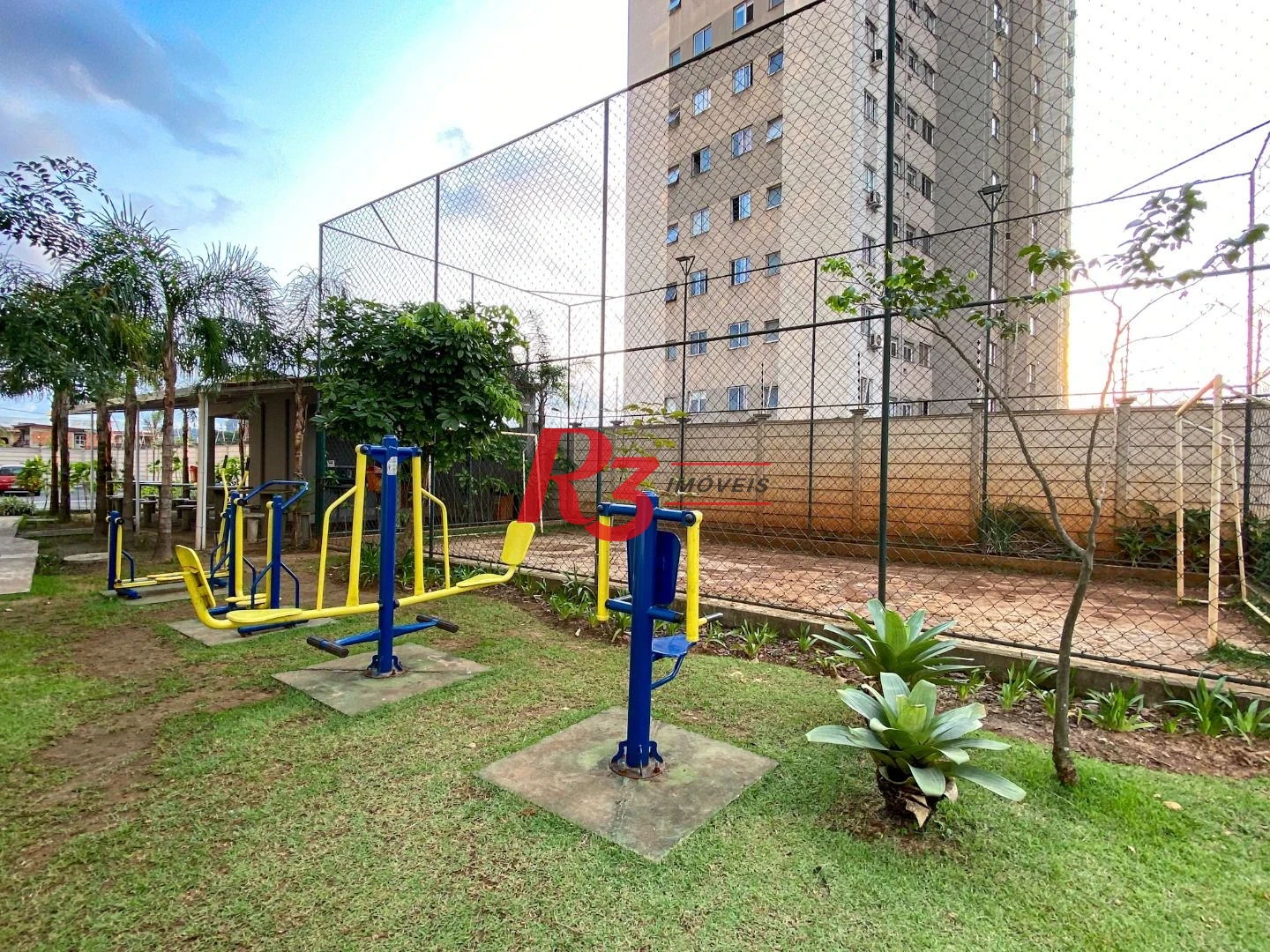 Apartamento com 2 dormitórios à venda, 45 m² por R$ 320.000,00 - Castelo - Santos/SP