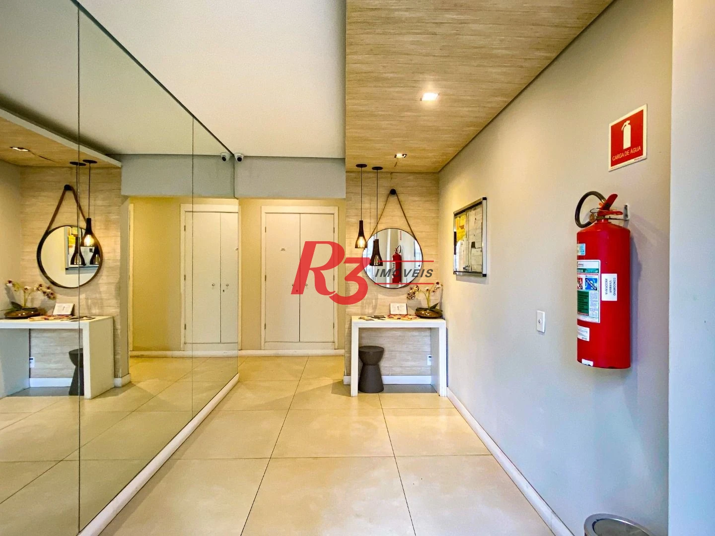 Apartamento com 2 dormitórios à venda, 45 m² por R$ 320.000,00 - Castelo - Santos/SP
