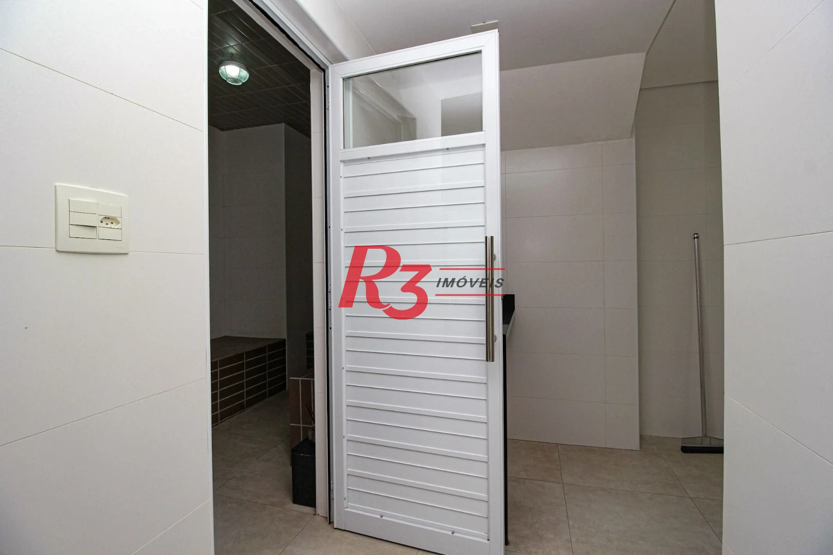 Apartamento com 2 dormitórios à venda, 105 m² por R$ 1.330.000,00 - Embaré - Santos/SP