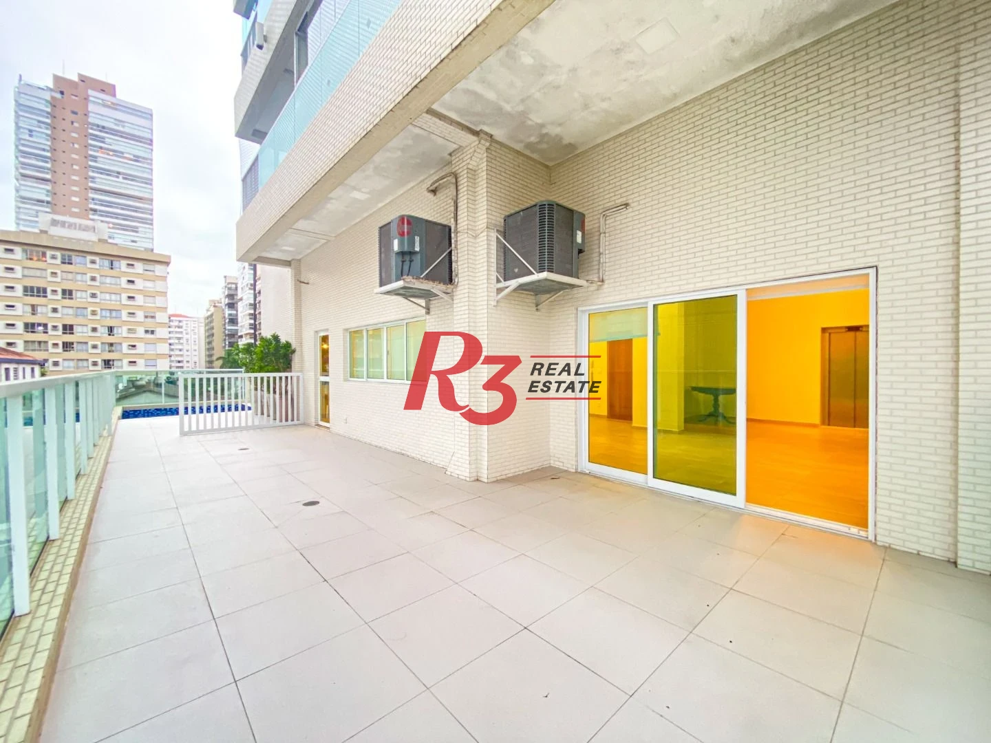 Apartamento  com 3 dormitórios c 3 suites Gonzaga - Santos