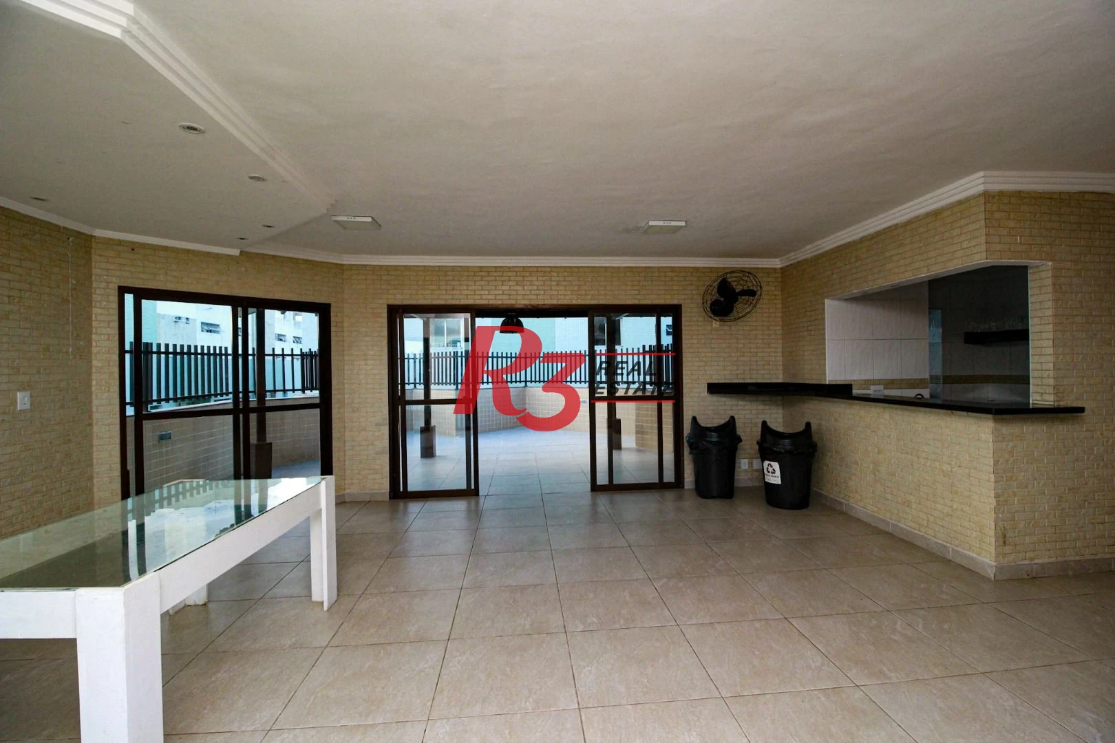 OPortunidade à venda em Santos, 1 quarto, portaria 24h, lazer completo, condição muito especial, localização ótima!!