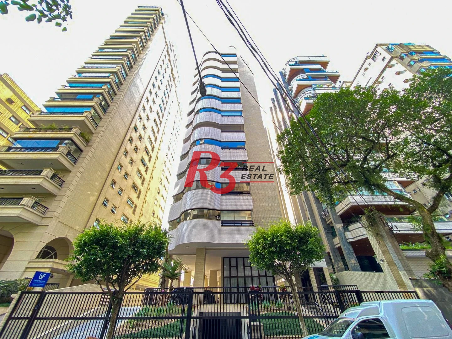 Apartamento á venda  3 dormitórios 2 Vgs Boqueirão Santos