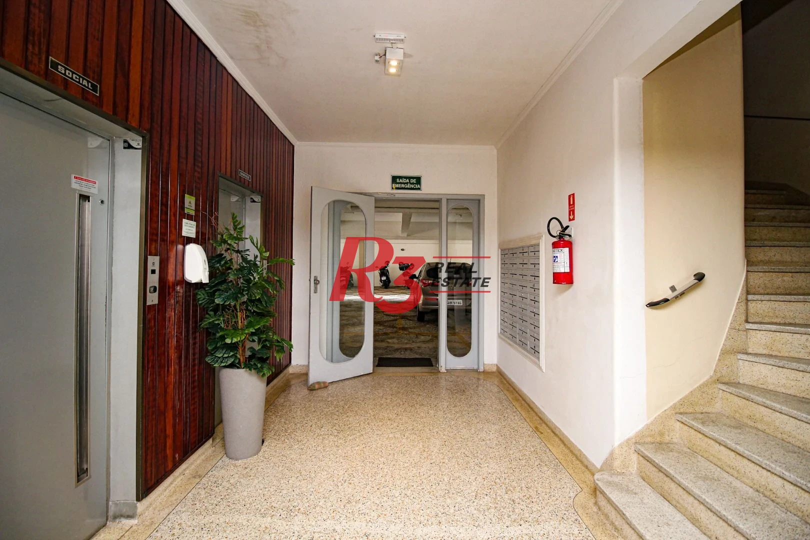 Apartamento à venda, 115 m², 2 quartos, no Boqueirão em Santos SP.
