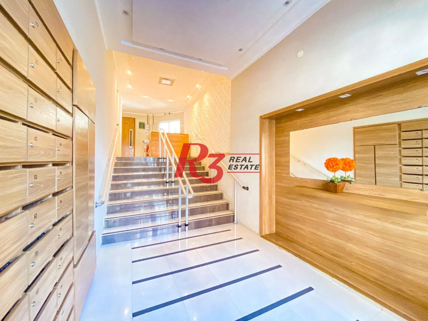 Apartamento com 2 dormitórios à venda, 85 m² por R$ 650.000,00 - Gonzaga - Santos/SP