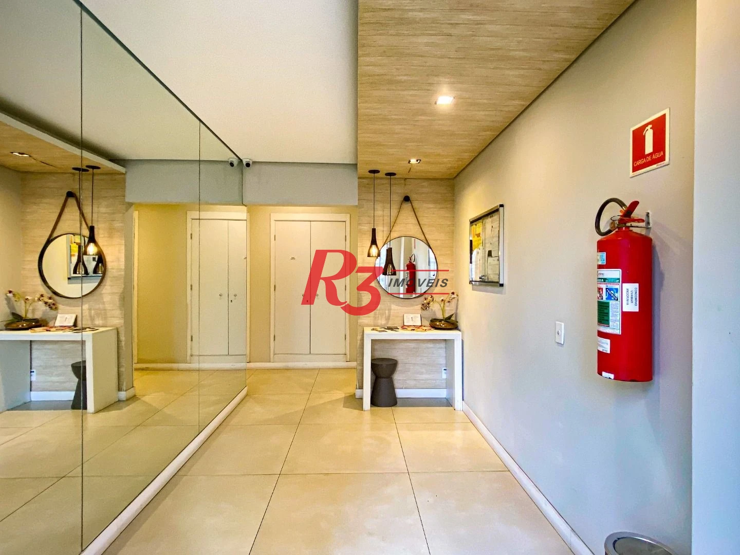 Apartamento com 2 dormitórios à venda, 45 m² por R$ 301.000,00 - Castelo - Santos/SP