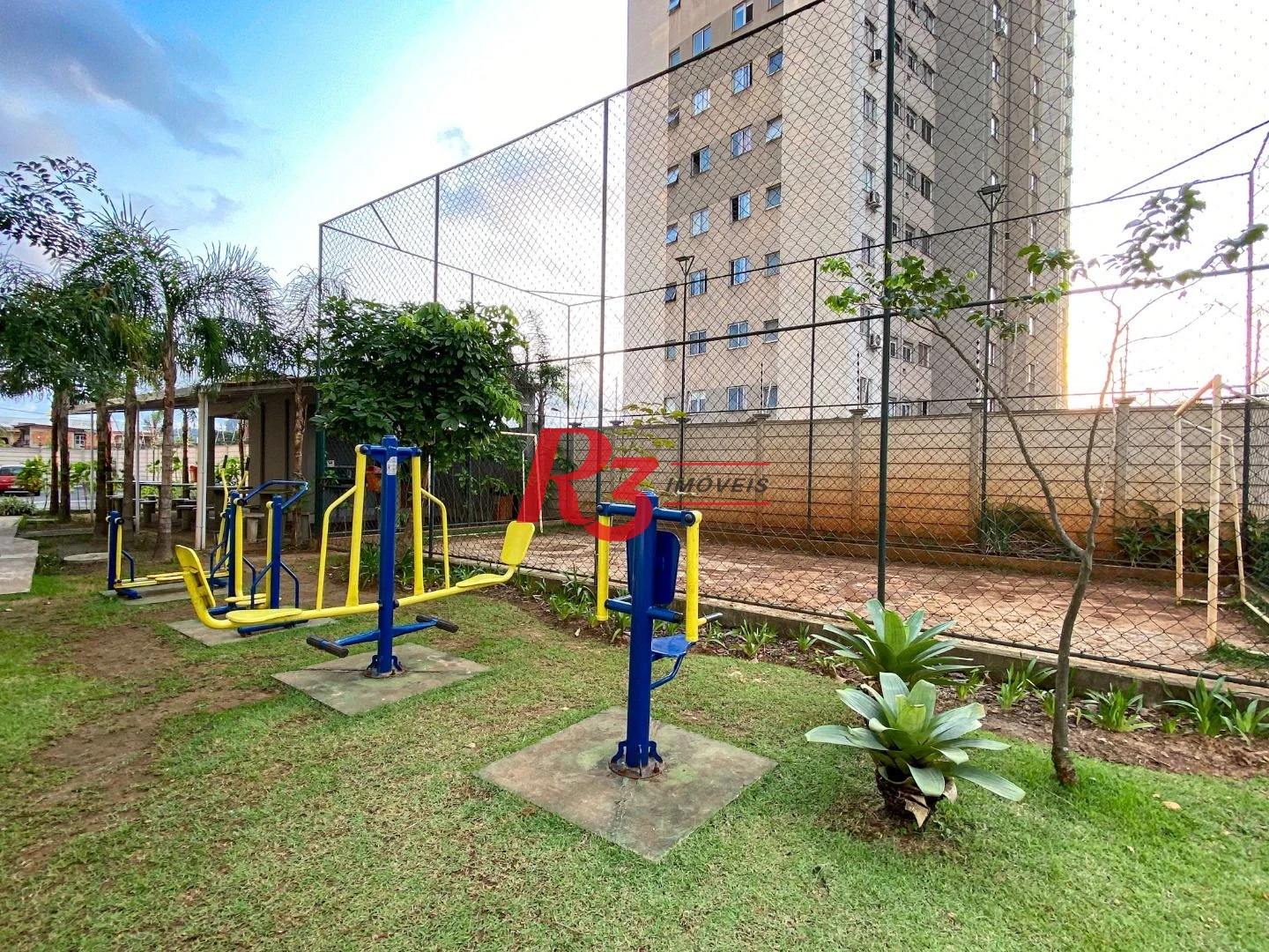 Apartamento com 2 dormitórios à venda, 45 m² por R$ 301.000,00 - Castelo - Santos/SP