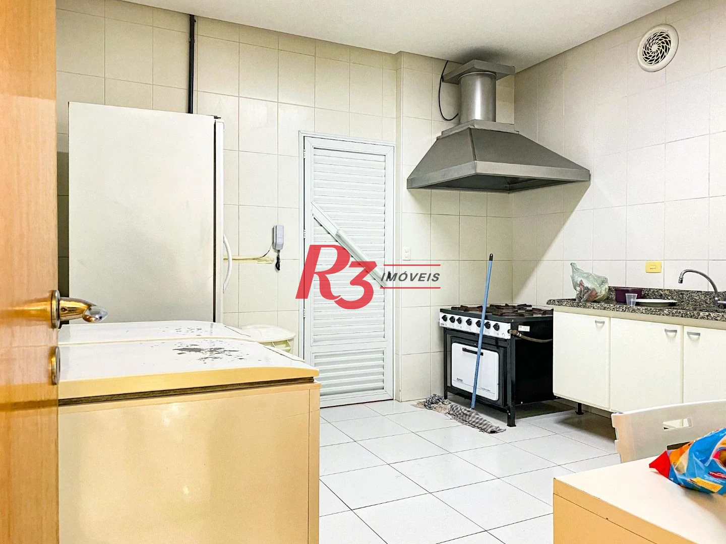 Apartamento com 3 dormitórios à venda, 132 m² por R$ 1.599.900,00 - Embaré - Santos/SP