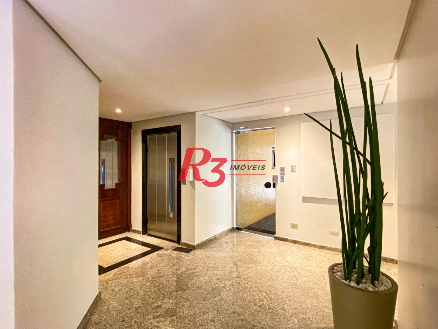 VENDO Excelente Oportunidade - Apartamento Duplex com 4 dormitórios, 229 m² no Bairro do Gonzaga.