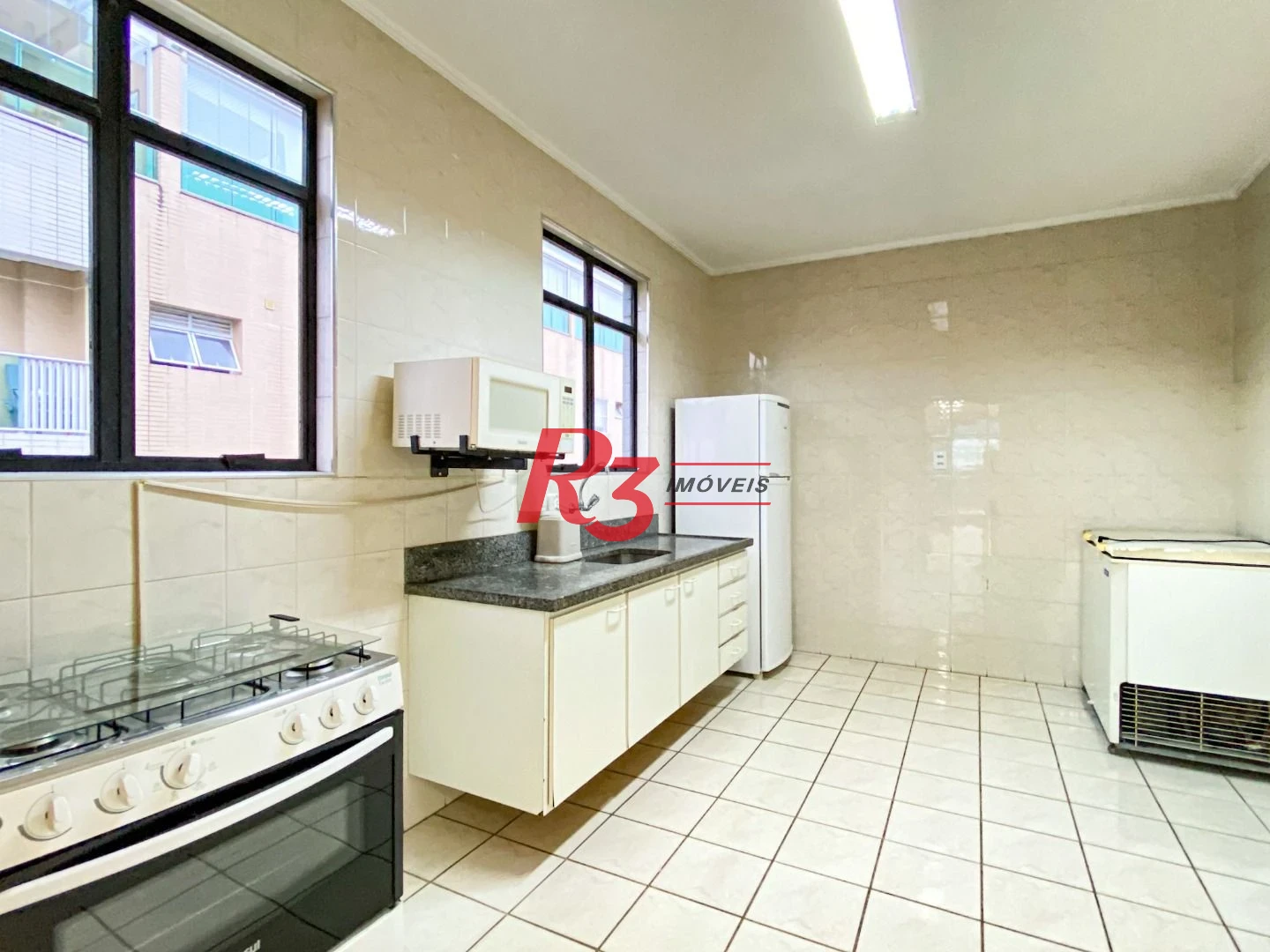 Apartamento com 3 dormitórios à venda, 145 m² por R$ 1.350.000,00 - Pompéia - Santos/SP