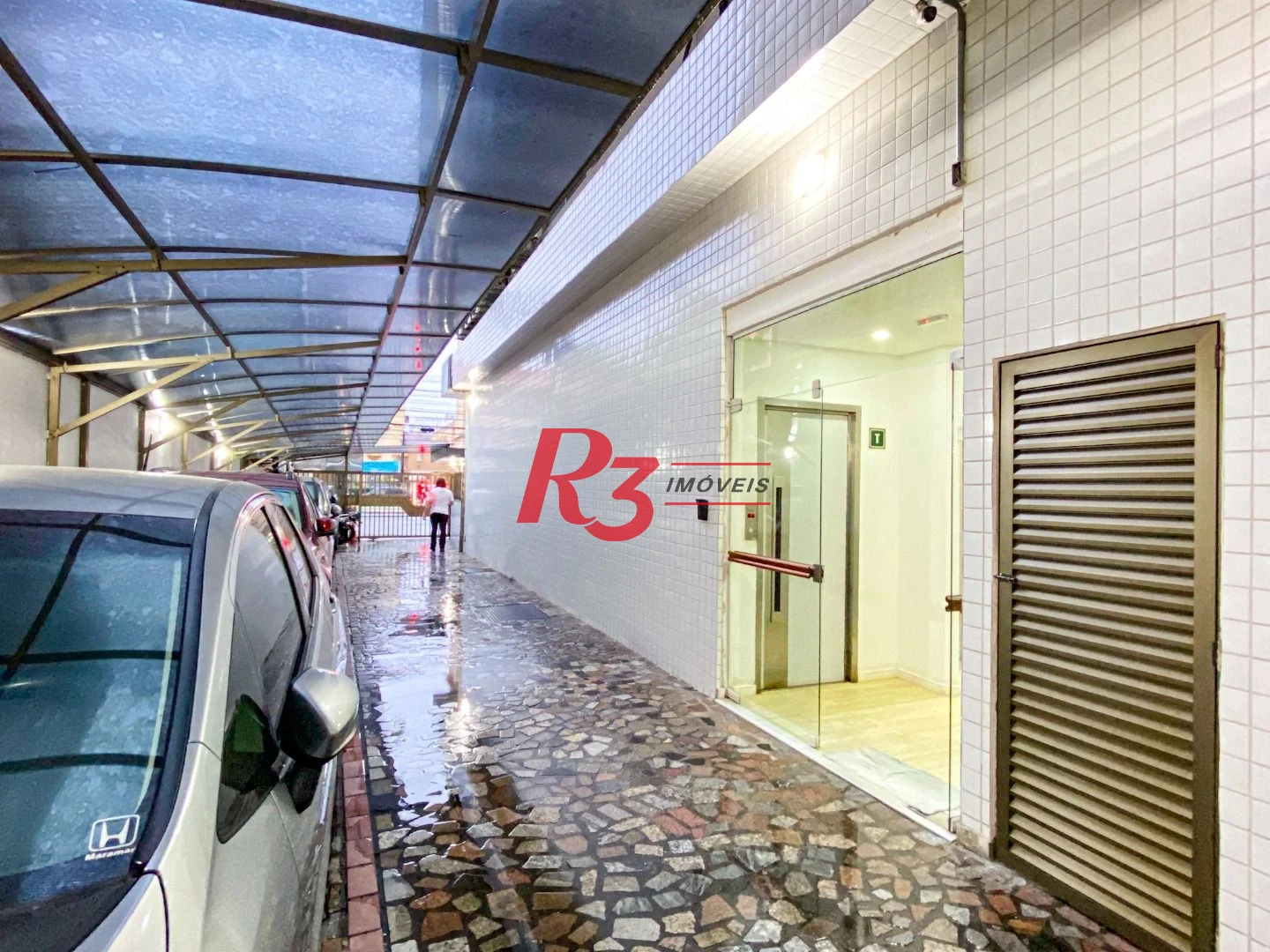 Apartamento com 2 dormitórios à venda, 98 m² por R$ 555.000,00 - Gonzaga - Santos/SP
