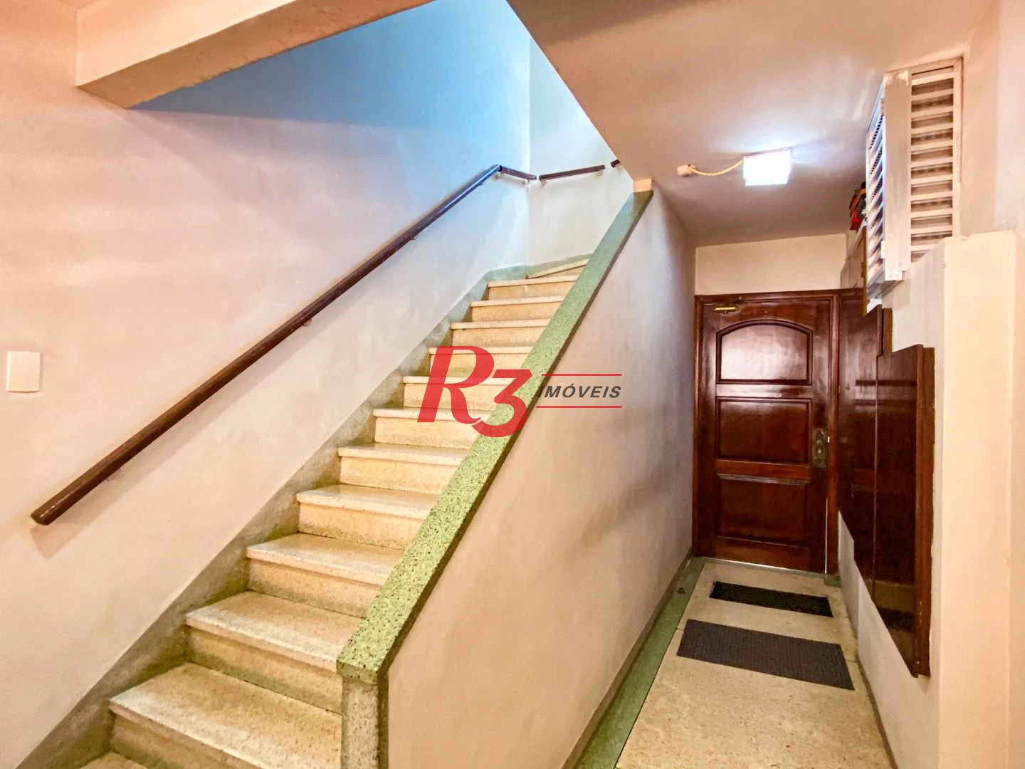 Apartamento com 2 dormitórios à venda, 75 m² por R$ 630.000,00 - Gonzaga - Santos/SP