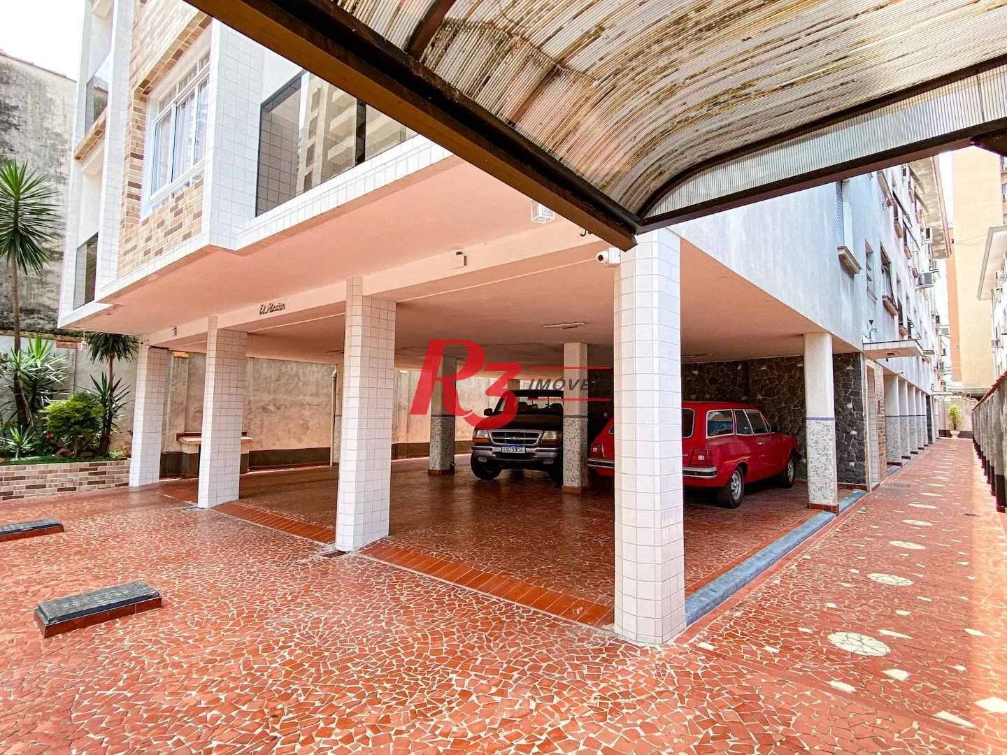 Apartamento com 2 dormitórios à venda, 75 m² por R$ 630.000,00 - Gonzaga - Santos/SP